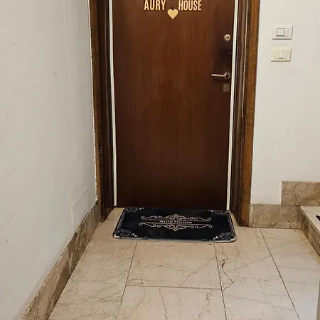 בית אירוח ---aury House-- *